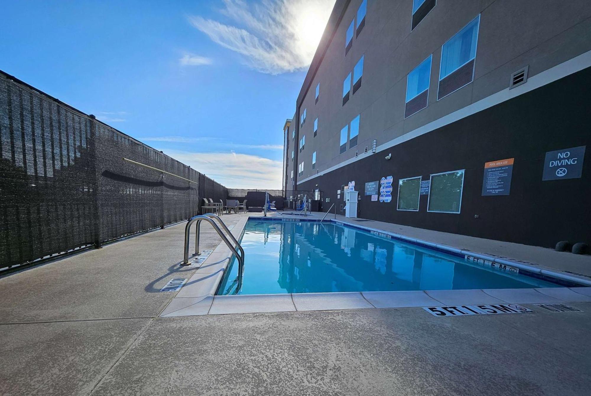 La Quinta Inn & Suites By Wyndham - Red Oak Tx Ih-35E Exterior foto